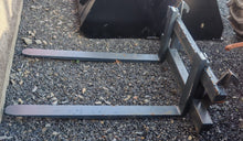 Load image into Gallery viewer, Pallet Forks (euro bracket)