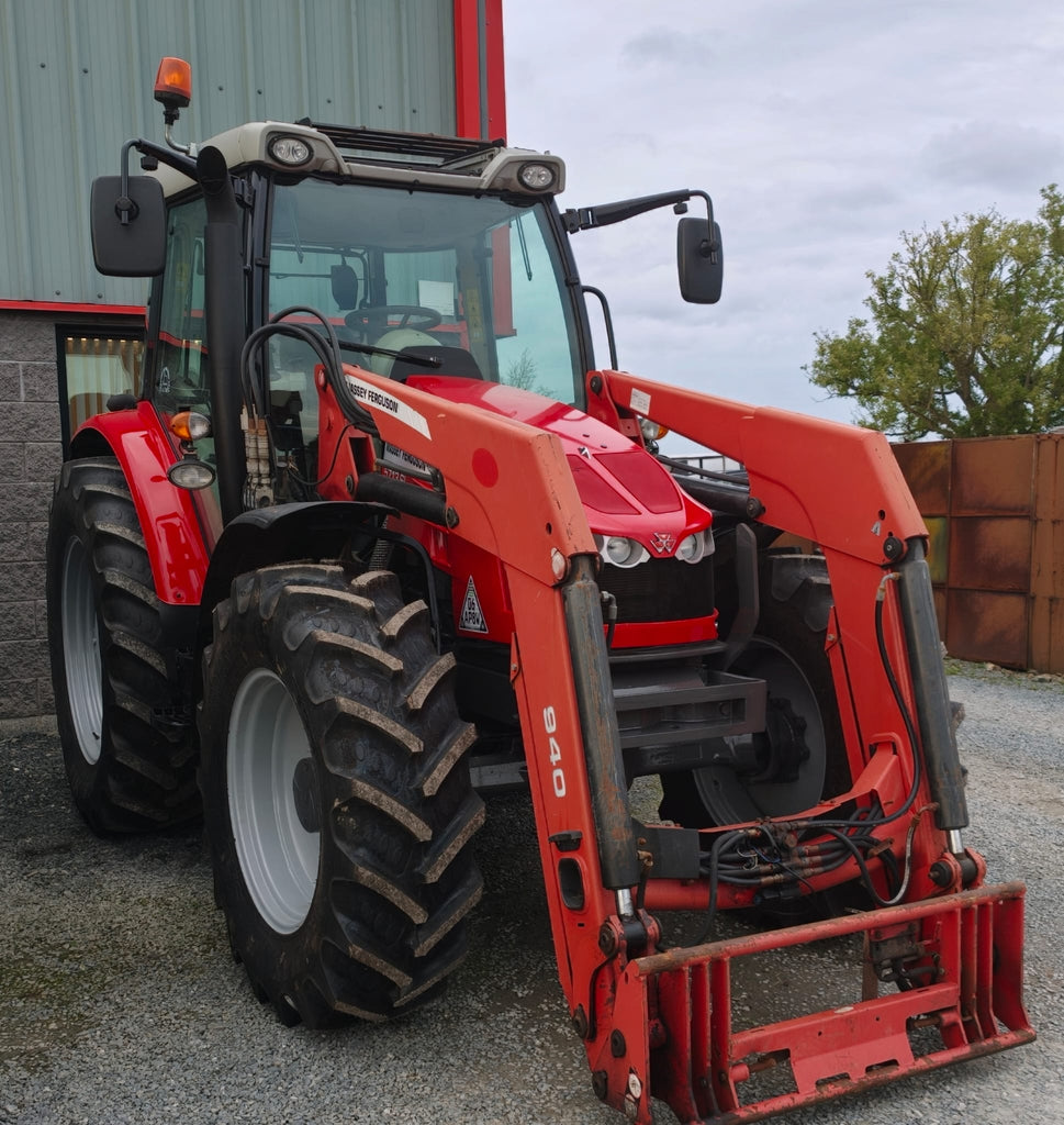 2017. MF 5713 SL C/W 940 LOADER