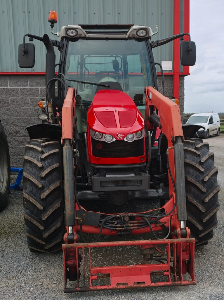 2017. MF 5713 SL C/W 940 LOADER